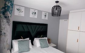 Elite Escape - 2 Bedroom Apartment